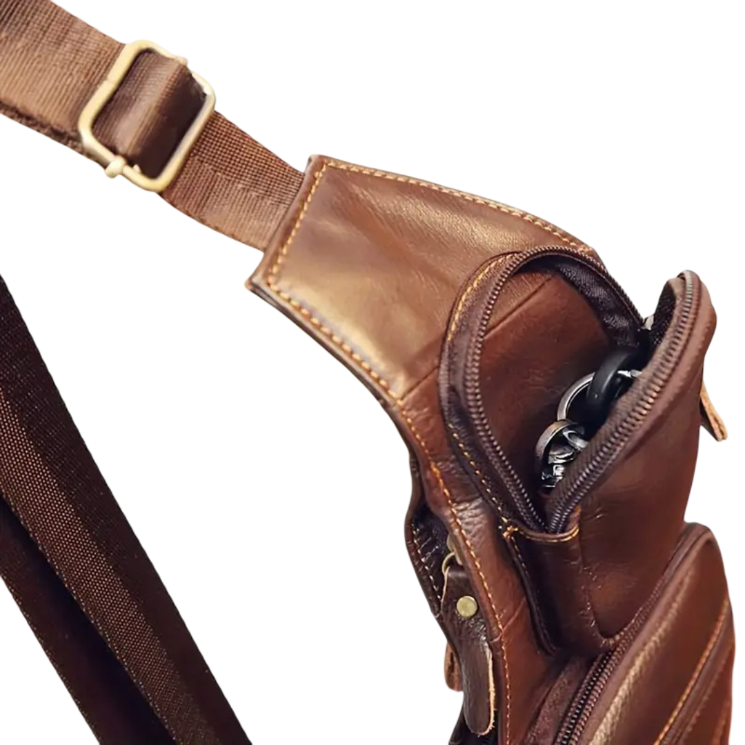 Christian | Sac bandoulière poitrine en cuir vintage