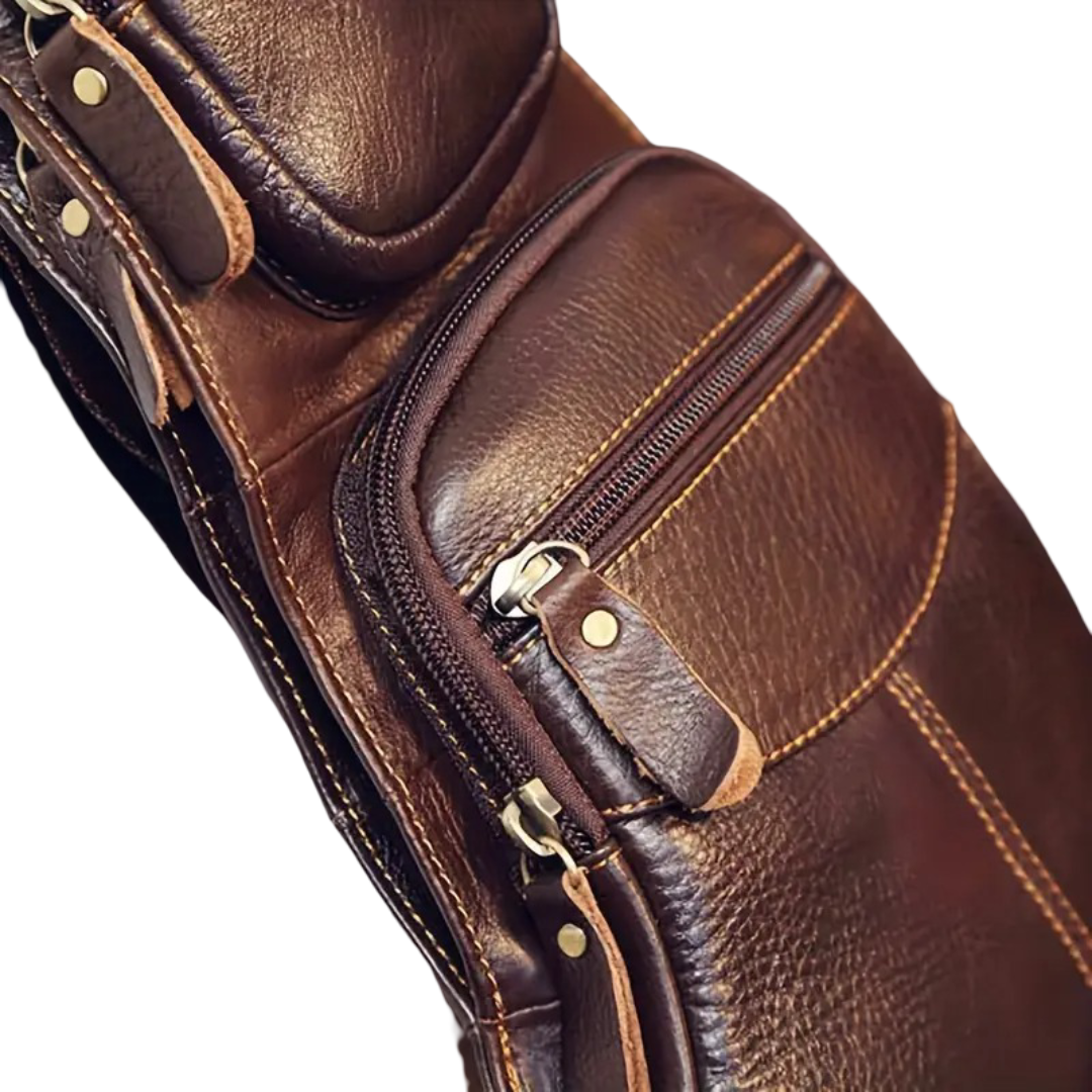 Christian | Sac bandoulière poitrine en cuir vintage