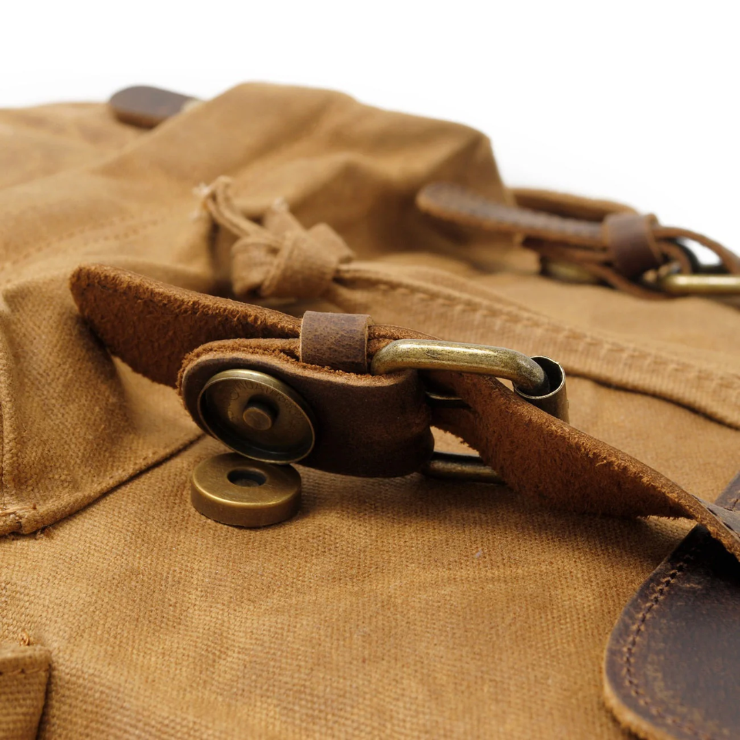 Joël | Sac à dos classique en toile cirée avec rabat en cuir